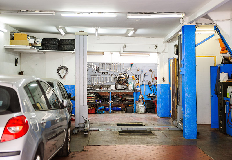 Diagnostic et réparation de tableau de bord électronique en garage